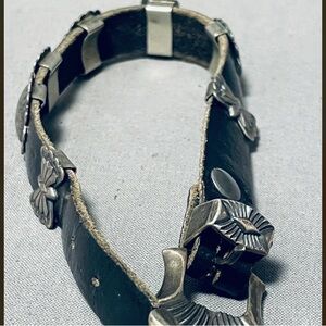 AUTHENTIC VINTAGE NATIVE AMERICAN NAVAJO STERLING SILVER CONCHO LEATHER BRACELET